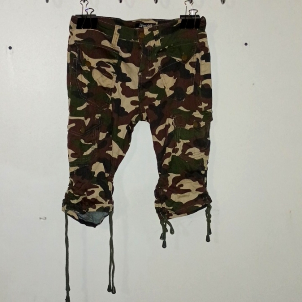 Camoflague army cargo dance style shorts